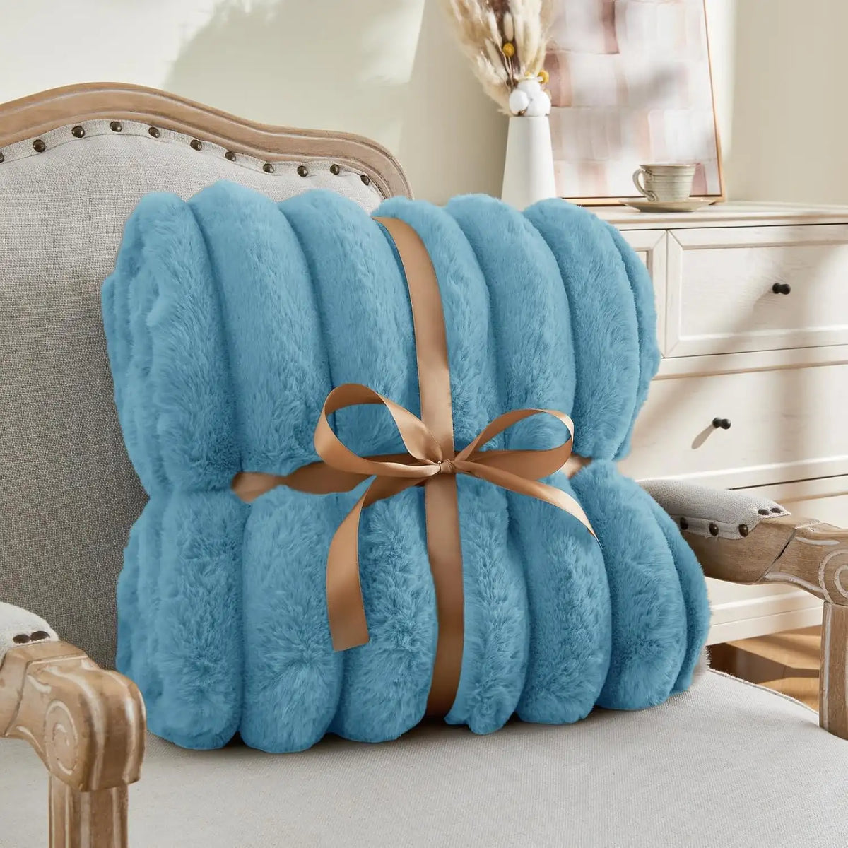 Textured Ribbed Faux Fur Throw Blanket – 770GSM Thick Plush
