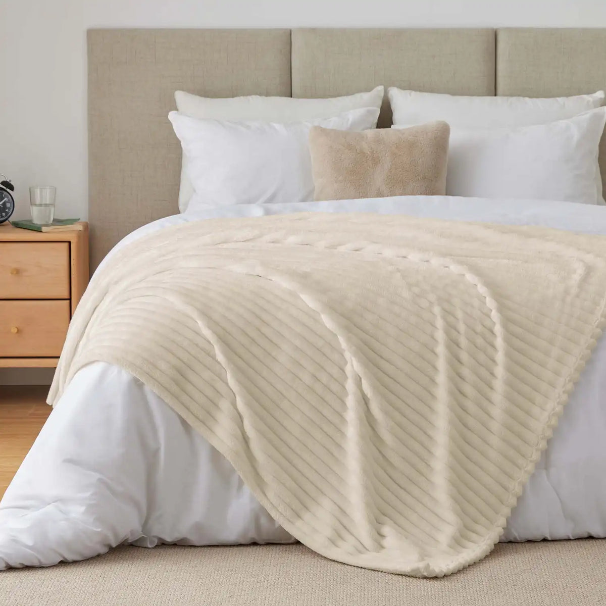 Textured Ribbed Fleece Throw Blanket – 300GSM Striped Plush