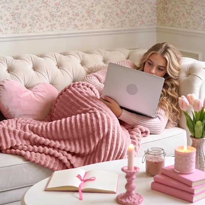 Textured Ribbed Jacquard Fleece Throw Blanket – 3D Plush