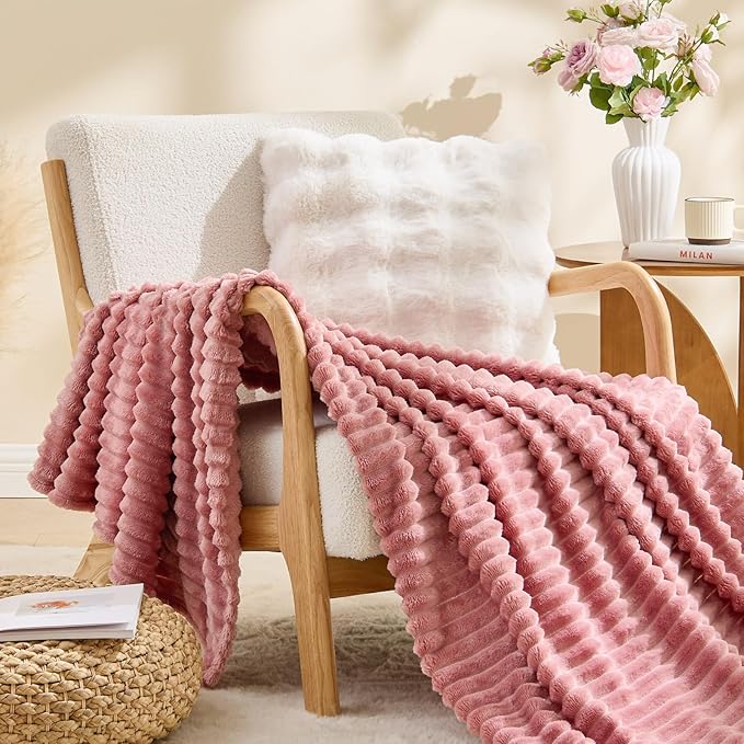 Textured Ribbed Jacquard Fleece Throw Blanket – 3D Plush