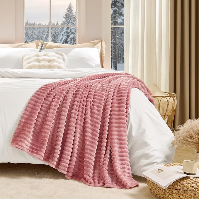 Textured Ribbed Jacquard Fleece Throw Blanket – 3D Plush