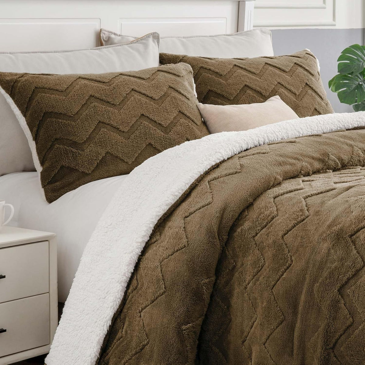Luxe Flannel Sherpa Comforter Set – 3-Piece Winter Warmth