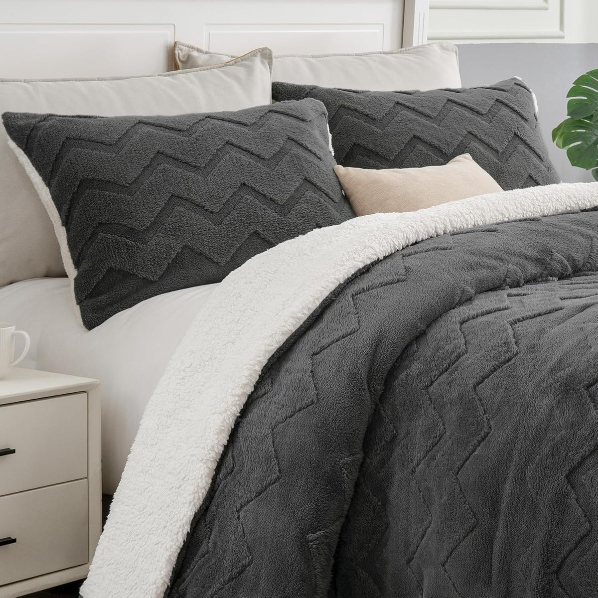 Luxe Flannel Sherpa Comforter Set – 3-Piece Winter Warmth