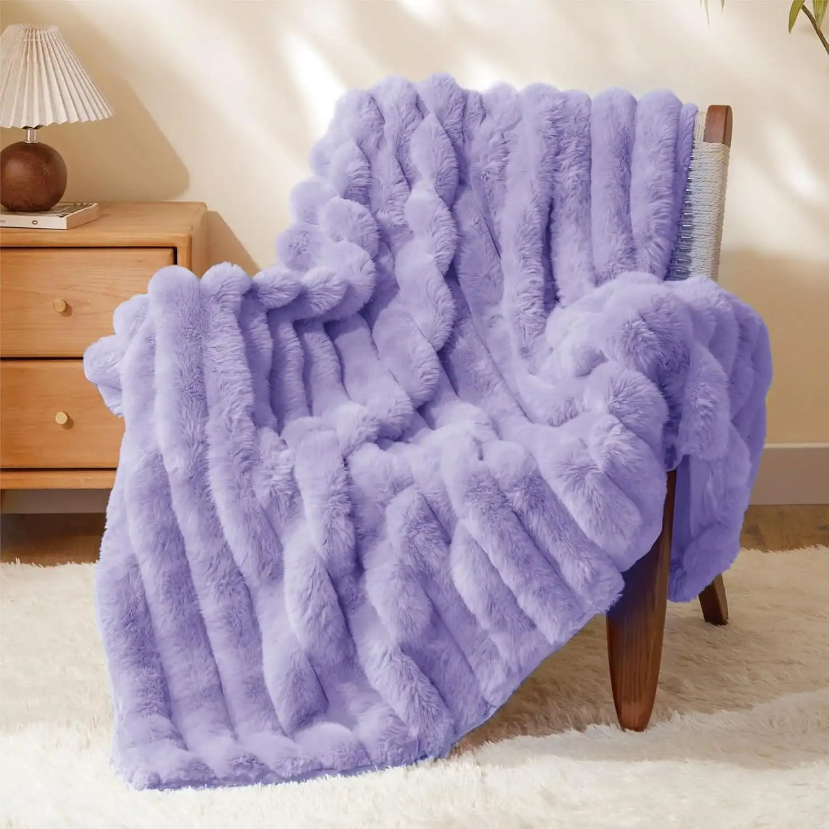 Textured Ribbed Faux Fur Throw Blanket – 770GSM Thick Plush