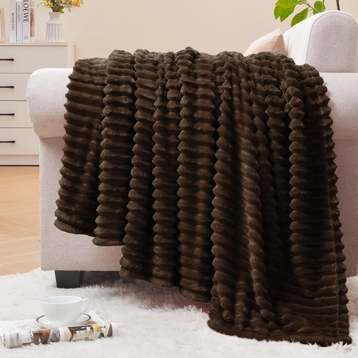 Textured Ribbed Jacquard Fleece Throw Blanket – 3D Plush