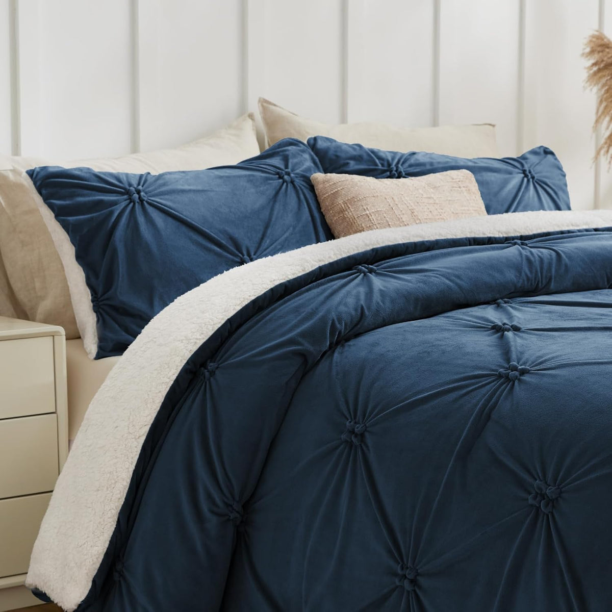 Luxe Flannel Pintuck Sherpa Comforter Set – 3-Piece Winter Warmth