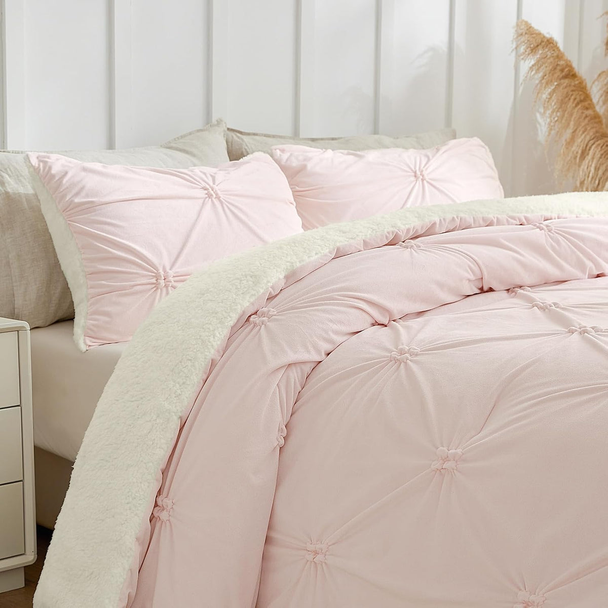 Luxe Flannel Pintuck Sherpa Comforter Set – 3-Piece Winter Warmth