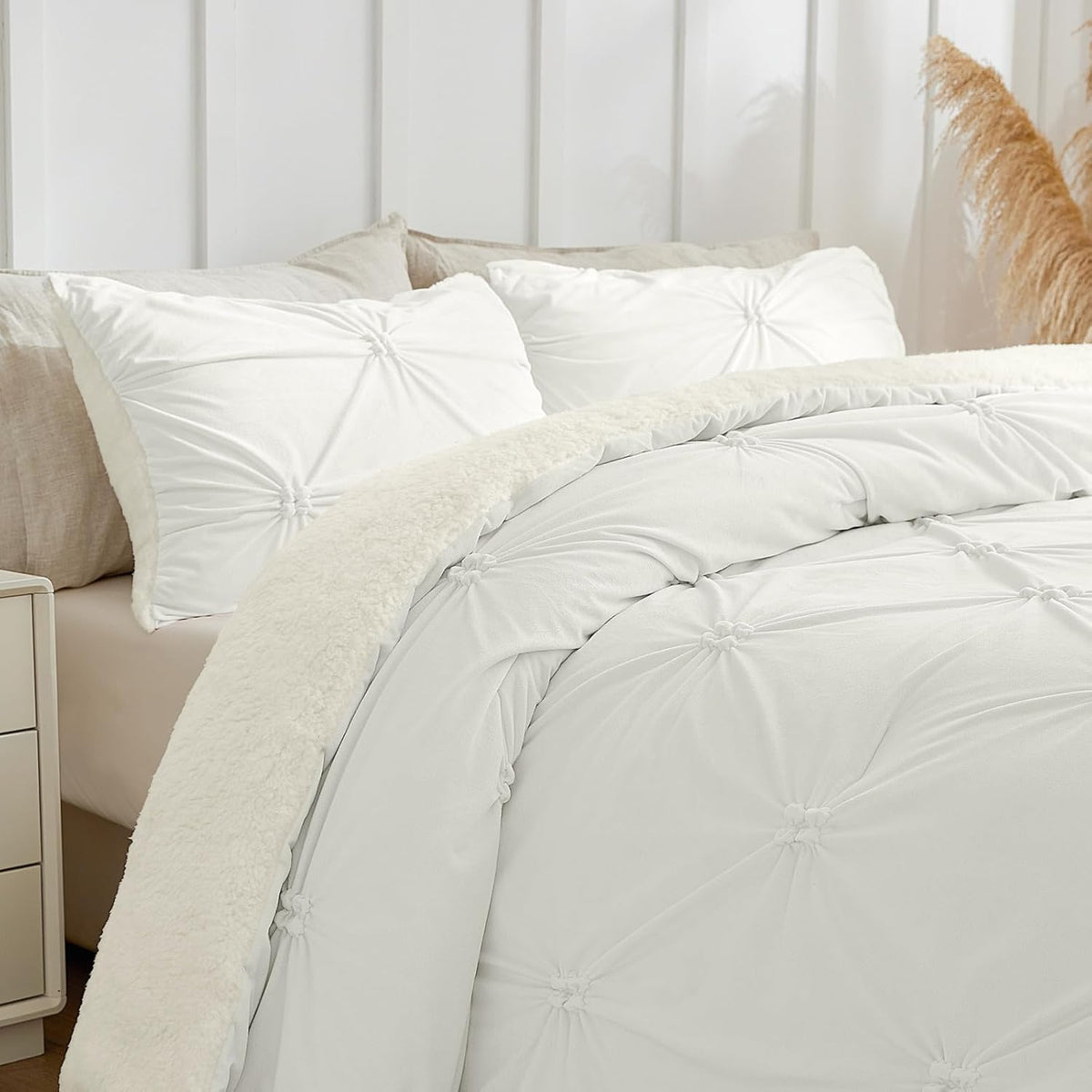 Luxe Flannel Pintuck Sherpa Comforter Set – 3-Piece Winter Warmth