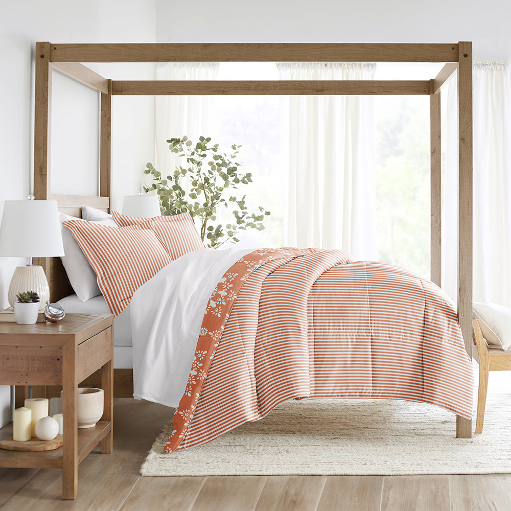 Daisy Medallion Reversible Down-Alternative Comforter Set