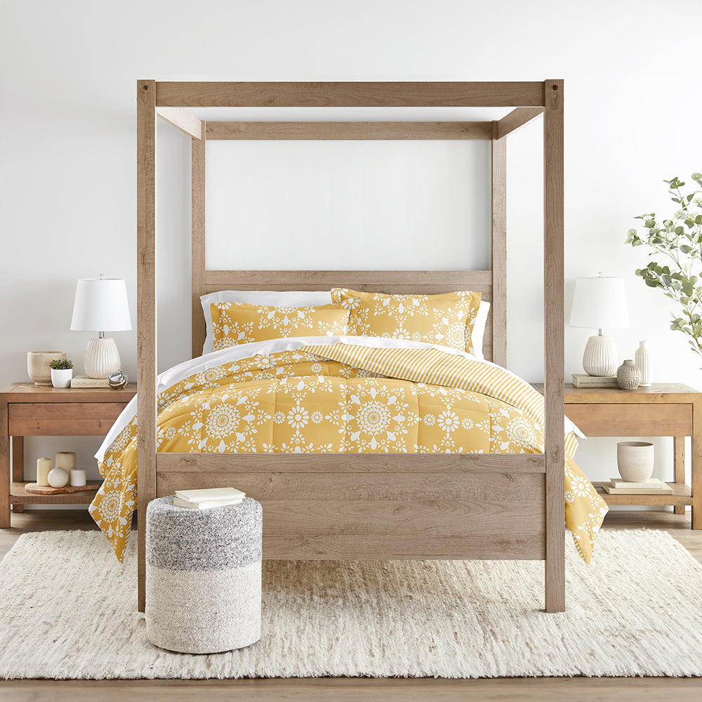 Daisy Medallion Reversible Down-Alternative Comforter Set