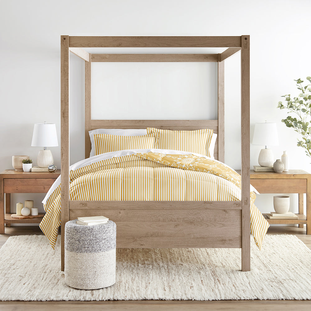 Daisy Medallion Reversible Down-Alternative Comforter Set