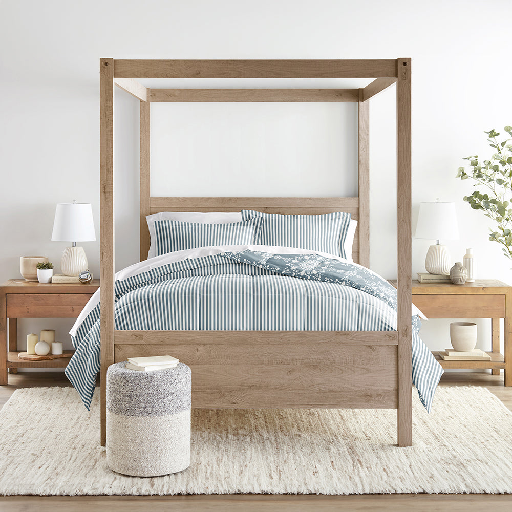 Daisy Medallion Reversible Down-Alternative Comforter Set