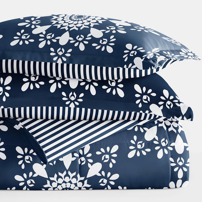 Daisy Medallion Reversible Down-Alternative Comforter Set